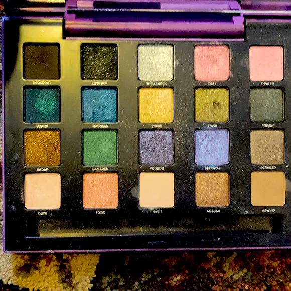 Urban Decay Vice 2 Eyeshadow Pallet - Picture 2 of 5